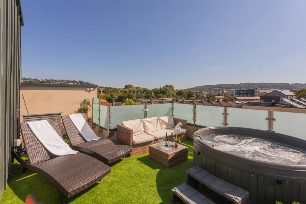 Stylish Penthouse Apartment With Hot Tub Bath Exterior foto